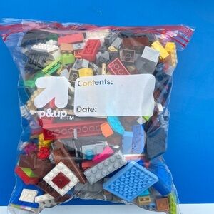 Legos: Gallon Bag of Miscellaneous Bulk Legos